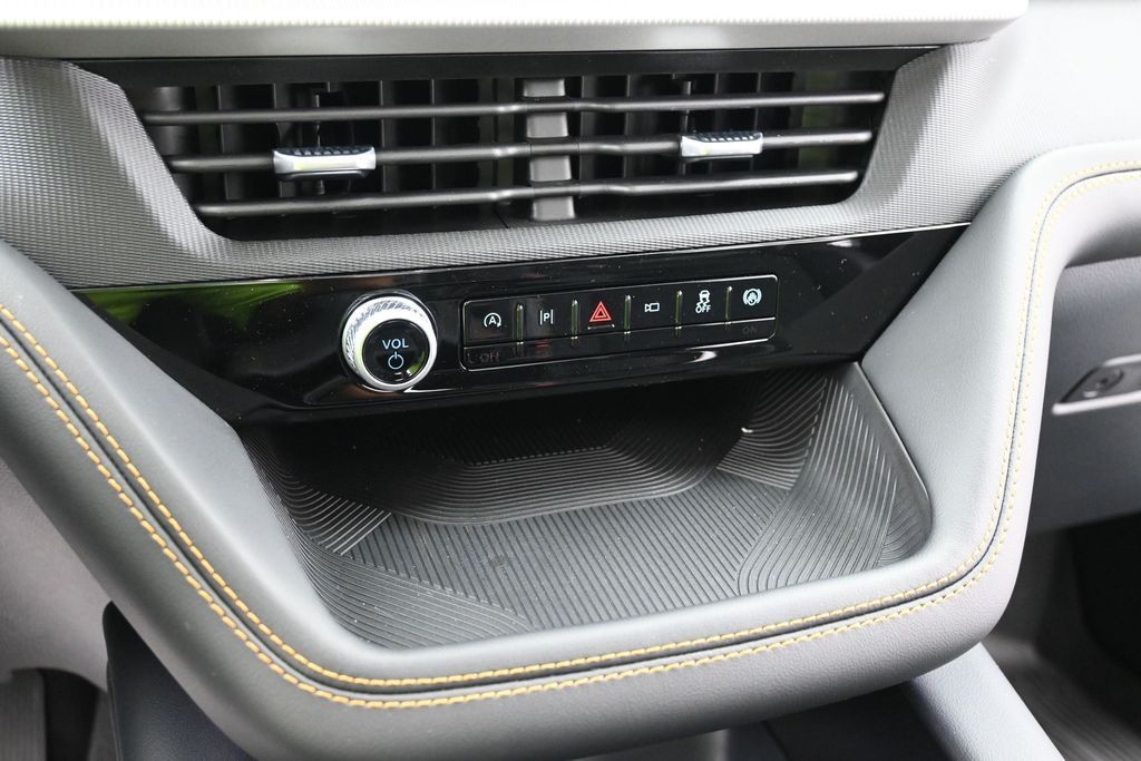 Ford Explorer Vehicle Full-screen Gallery Image 14