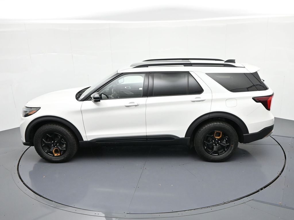 Ford Explorer Vehicle Full-screen Gallery Image 21