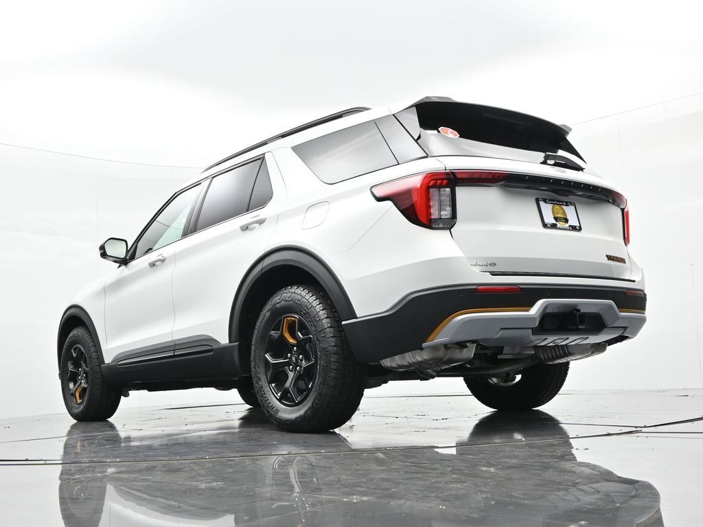 Ford Explorer Vehicle Full-screen Gallery Image 22