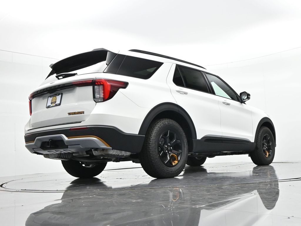 Ford Explorer Vehicle Full-screen Gallery Image 24