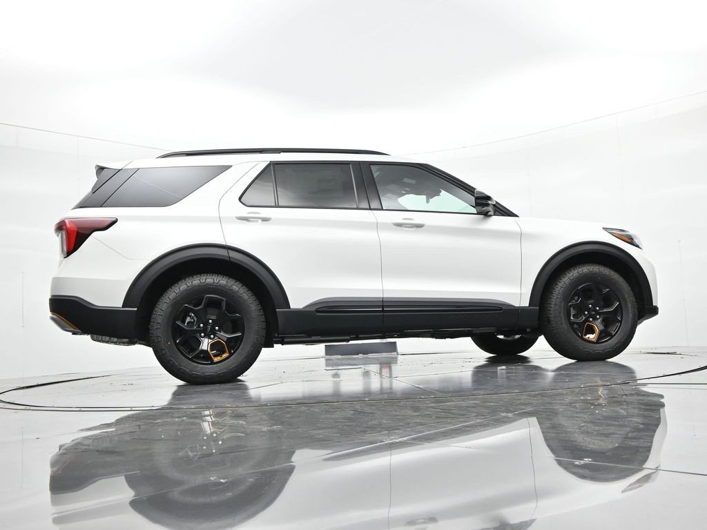 Ford Explorer Vehicle Full-screen Gallery Image 25