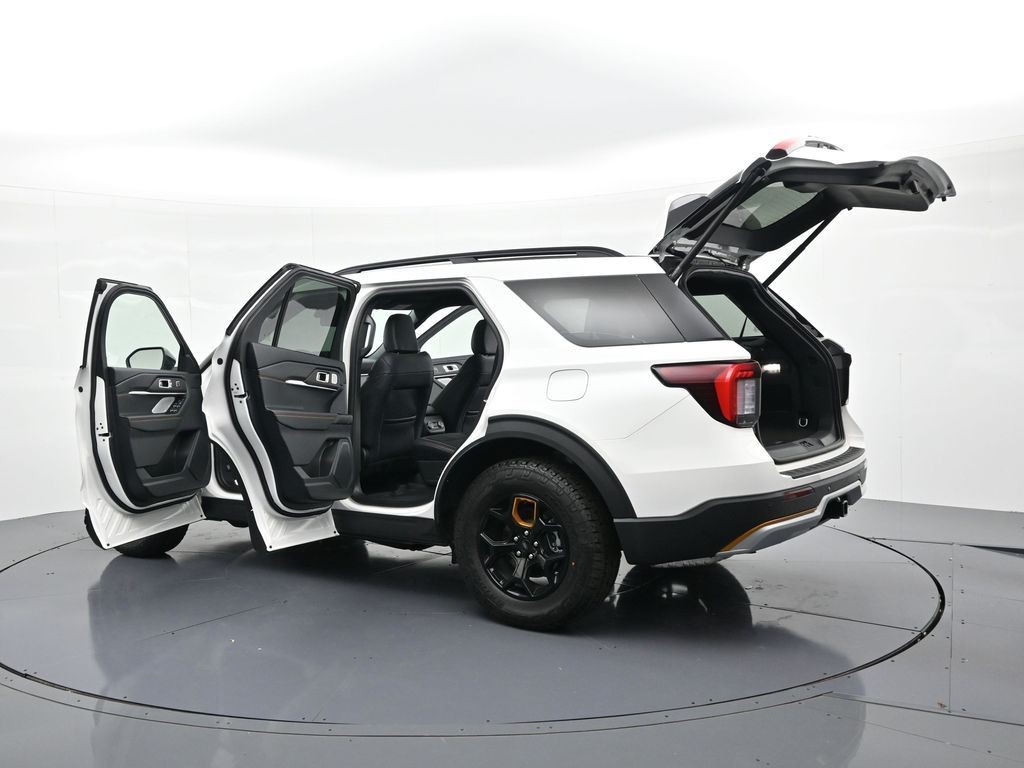Ford Explorer Vehicle Full-screen Gallery Image 27