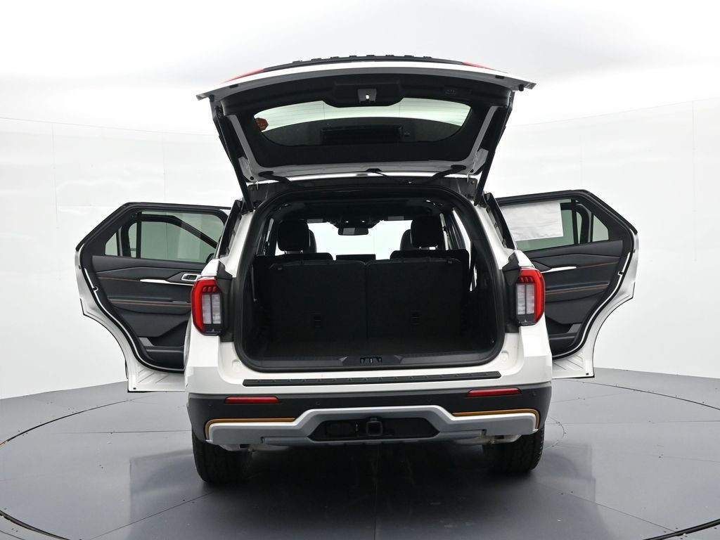 Ford Explorer Vehicle Full-screen Gallery Image 29