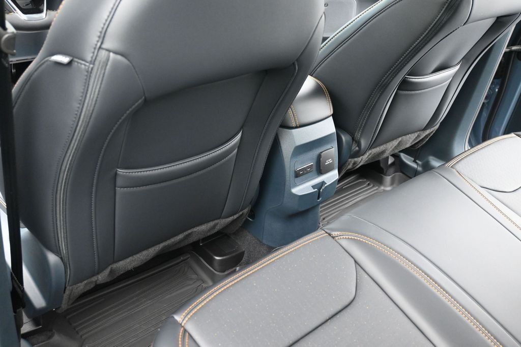 Ford Maverick Vehicle Full-screen Gallery Image 10