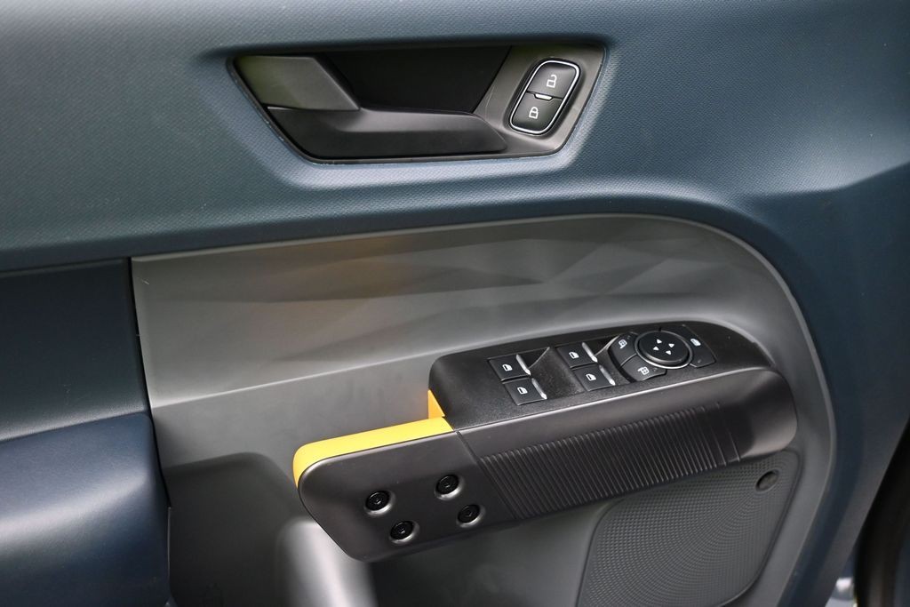 Ford Maverick Vehicle Full-screen Gallery Image 11