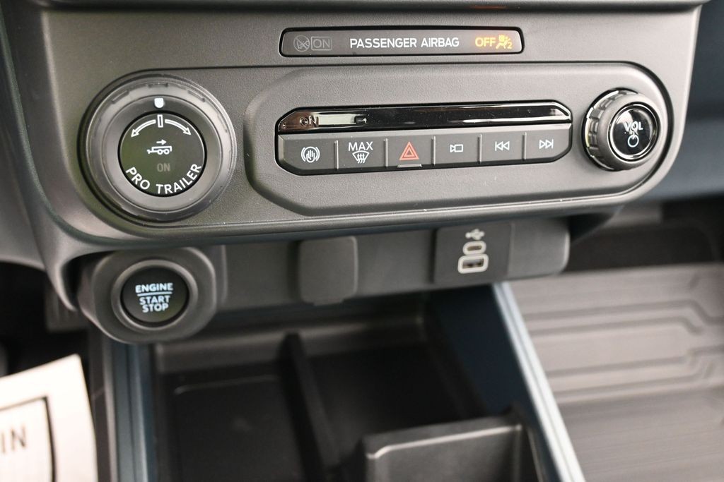 Ford Maverick Vehicle Full-screen Gallery Image 13
