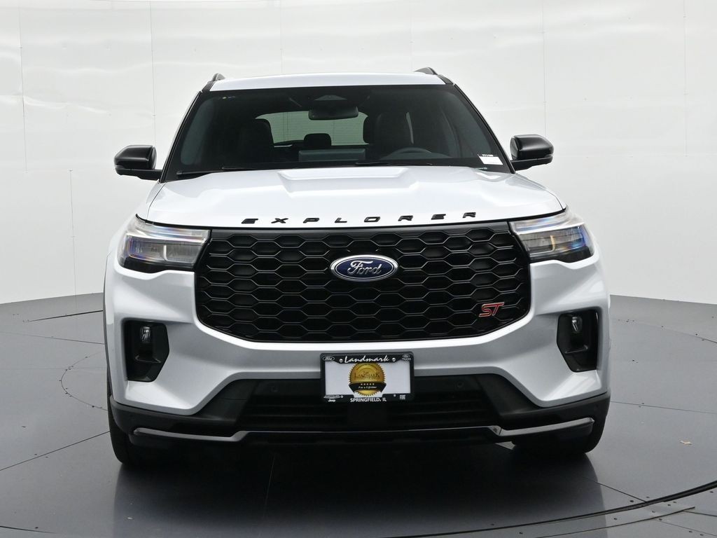Ford Explorer Vehicle Full-screen Gallery Image 3