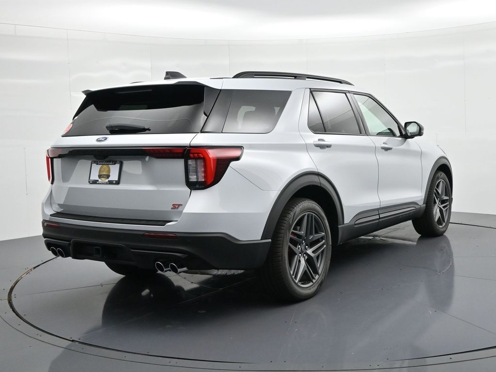 Ford Explorer Vehicle Full-screen Gallery Image 6