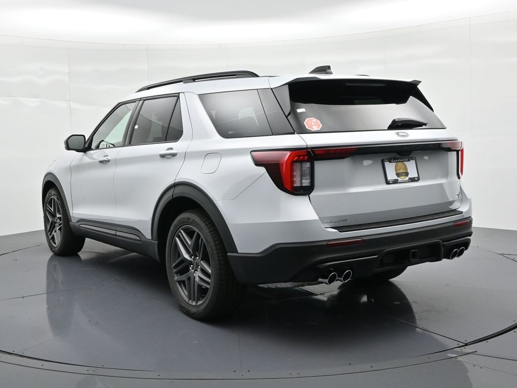 Ford Explorer Vehicle Full-screen Gallery Image 8