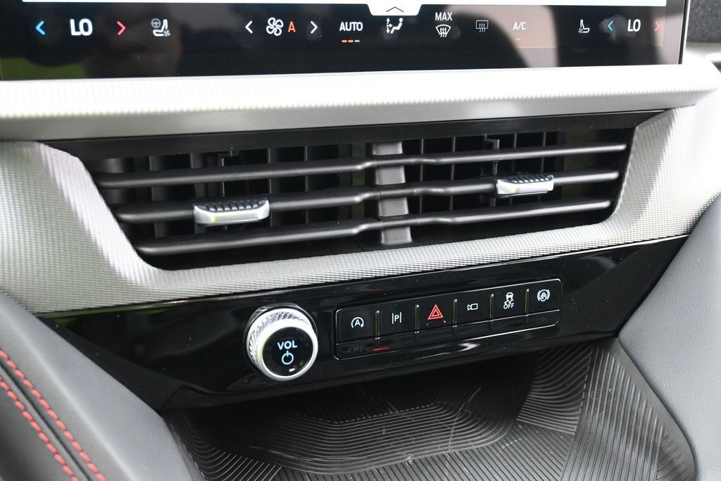 Ford Explorer Vehicle Full-screen Gallery Image 11