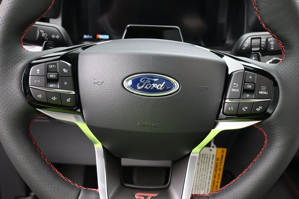 Ford Explorer Vehicle Full-screen Gallery Image 13