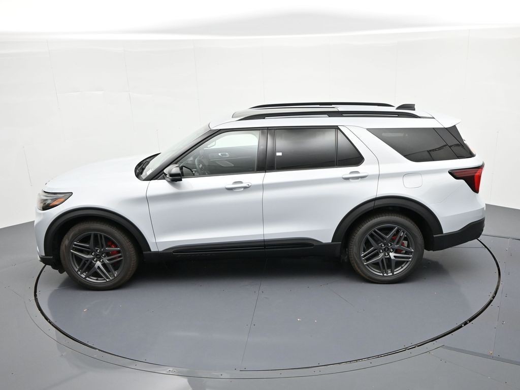 Ford Explorer Vehicle Full-screen Gallery Image 19