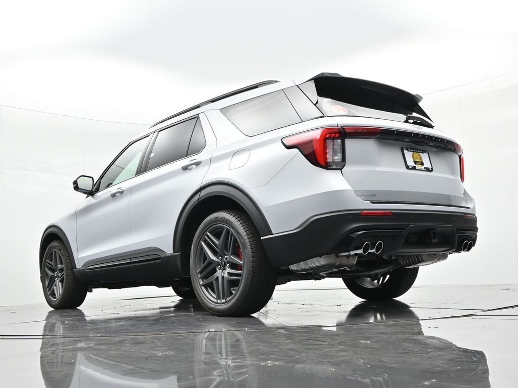 Ford Explorer Vehicle Full-screen Gallery Image 20