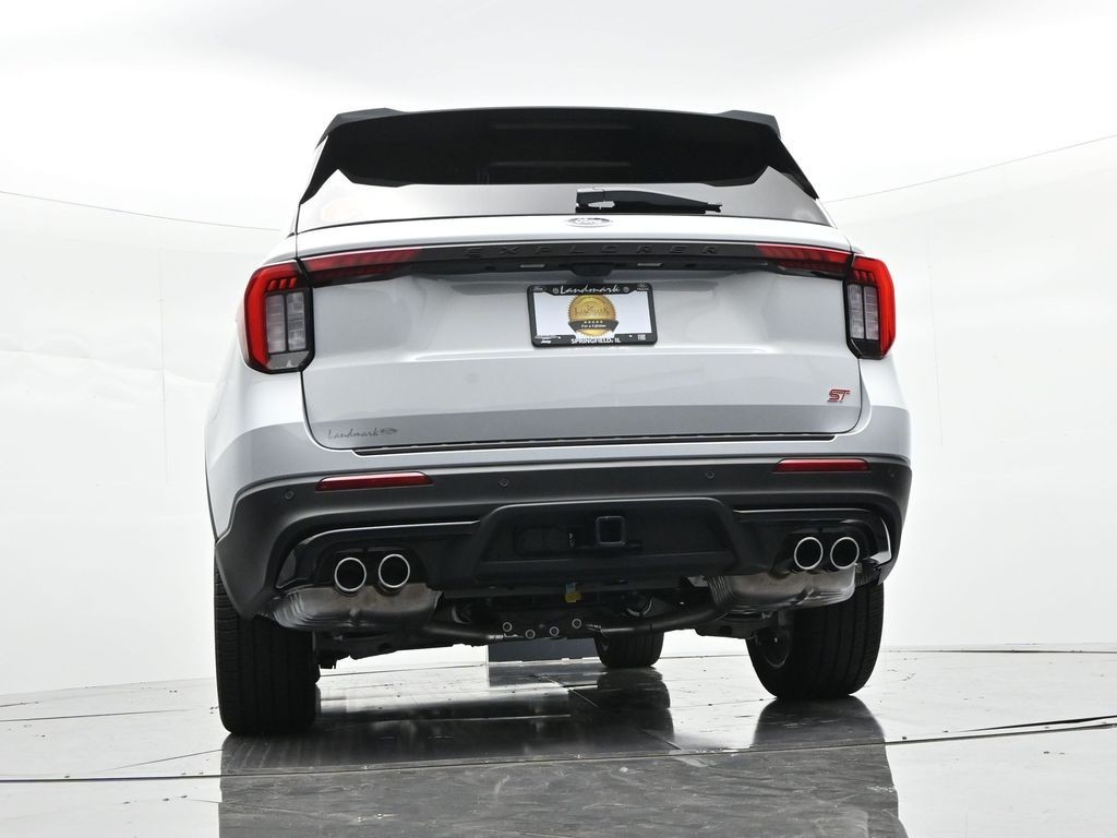 Ford Explorer Vehicle Full-screen Gallery Image 21