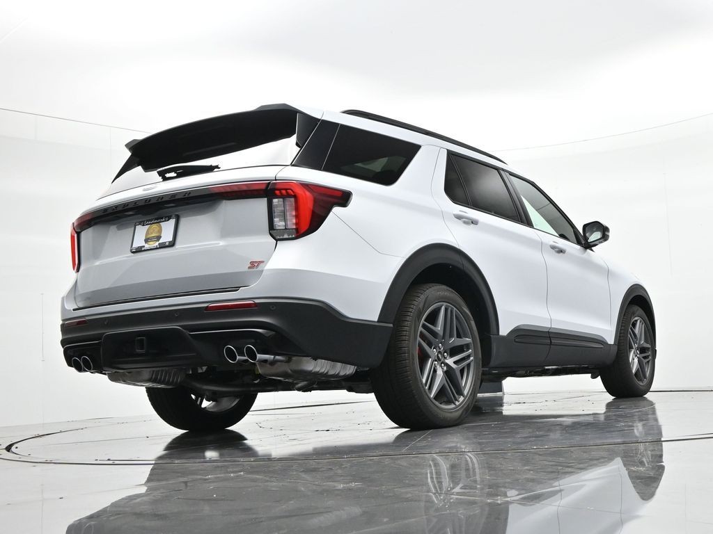 Ford Explorer Vehicle Full-screen Gallery Image 22