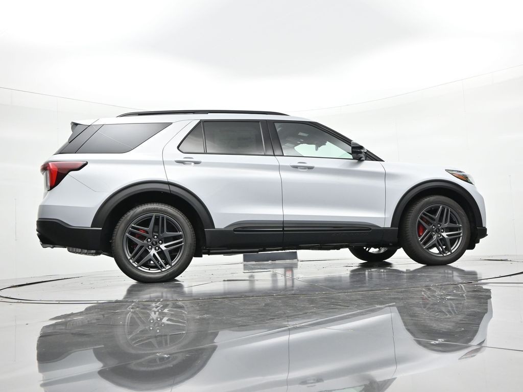 Ford Explorer Vehicle Full-screen Gallery Image 23