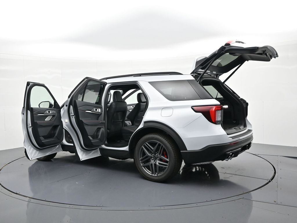 Ford Explorer Vehicle Full-screen Gallery Image 25