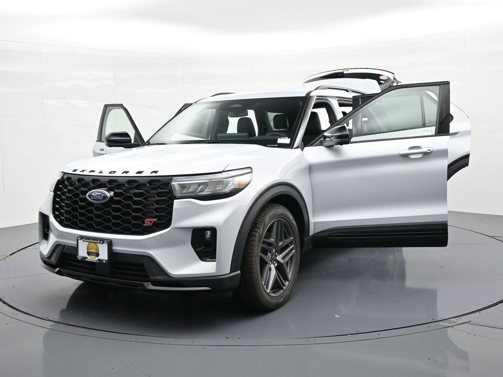 Ford Explorer Vehicle Full-screen Gallery Image 26