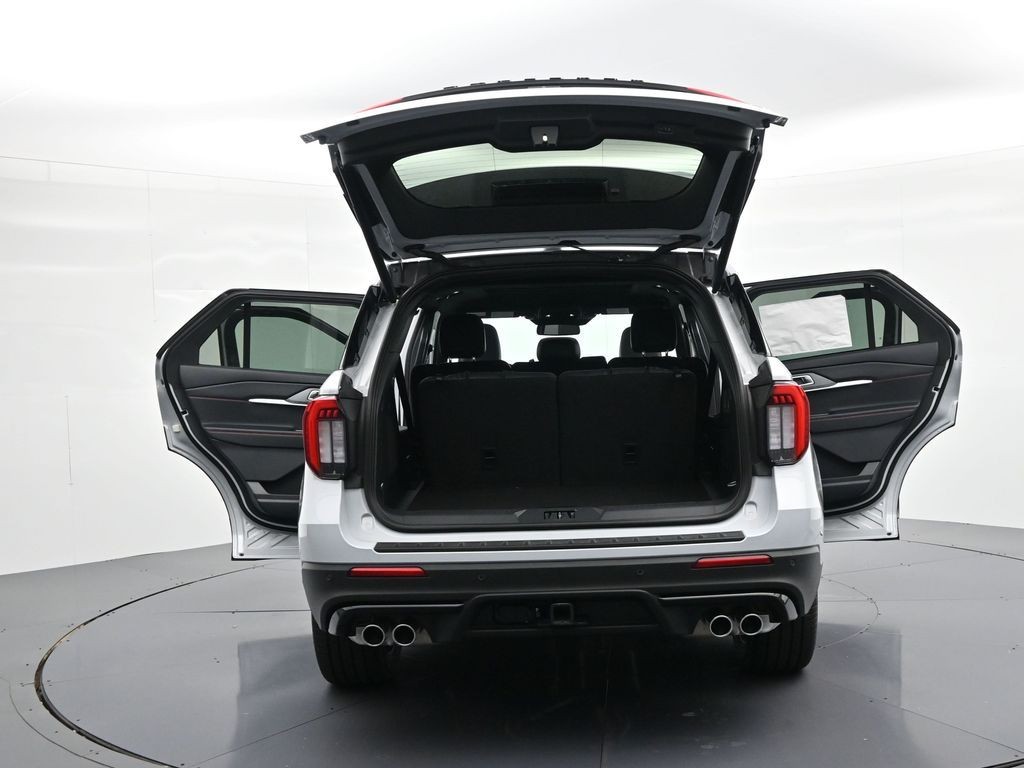 Ford Explorer Vehicle Full-screen Gallery Image 27