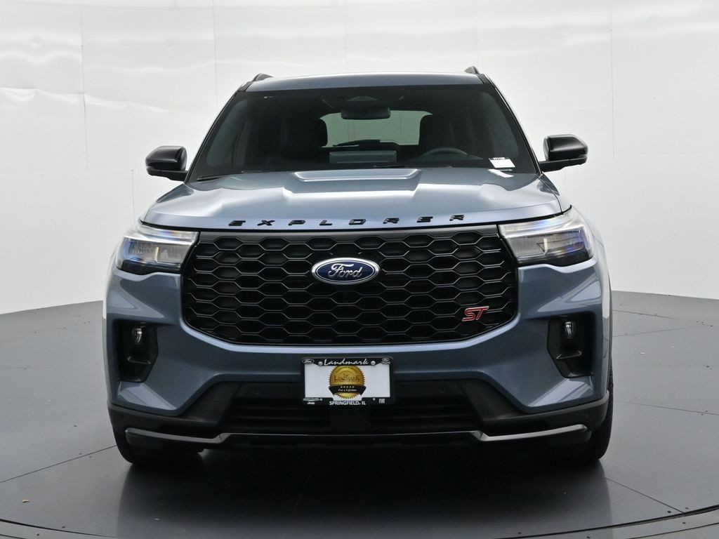 Ford Explorer Vehicle Full-screen Gallery Image 3