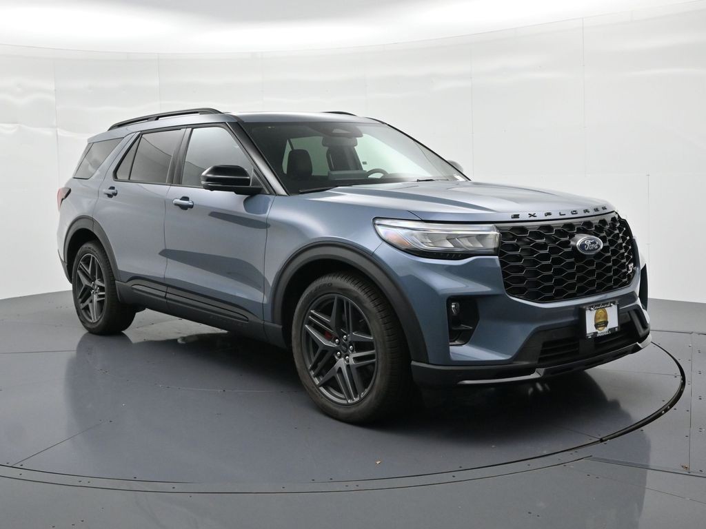 Ford Explorer Vehicle Full-screen Gallery Image 4
