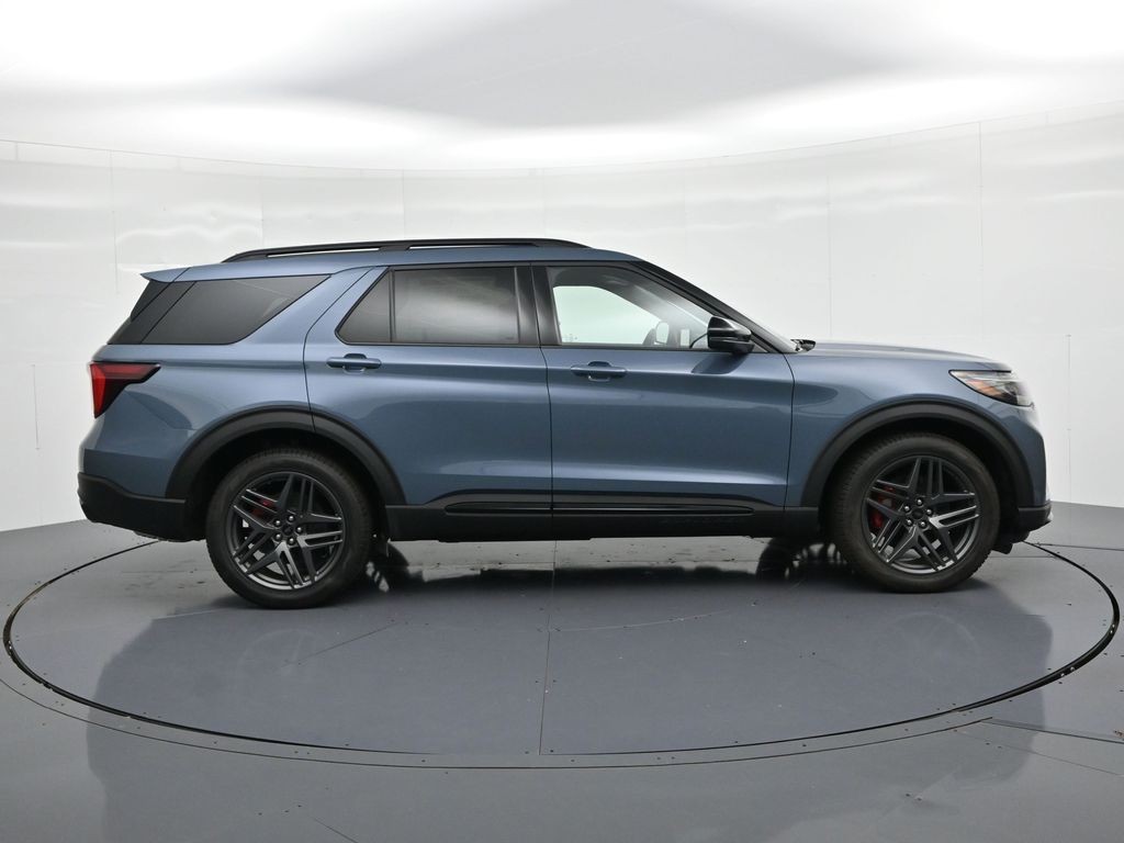 Ford Explorer Vehicle Full-screen Gallery Image 5