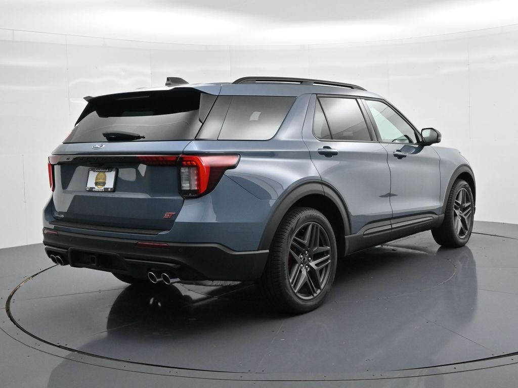 Ford Explorer Vehicle Full-screen Gallery Image 6