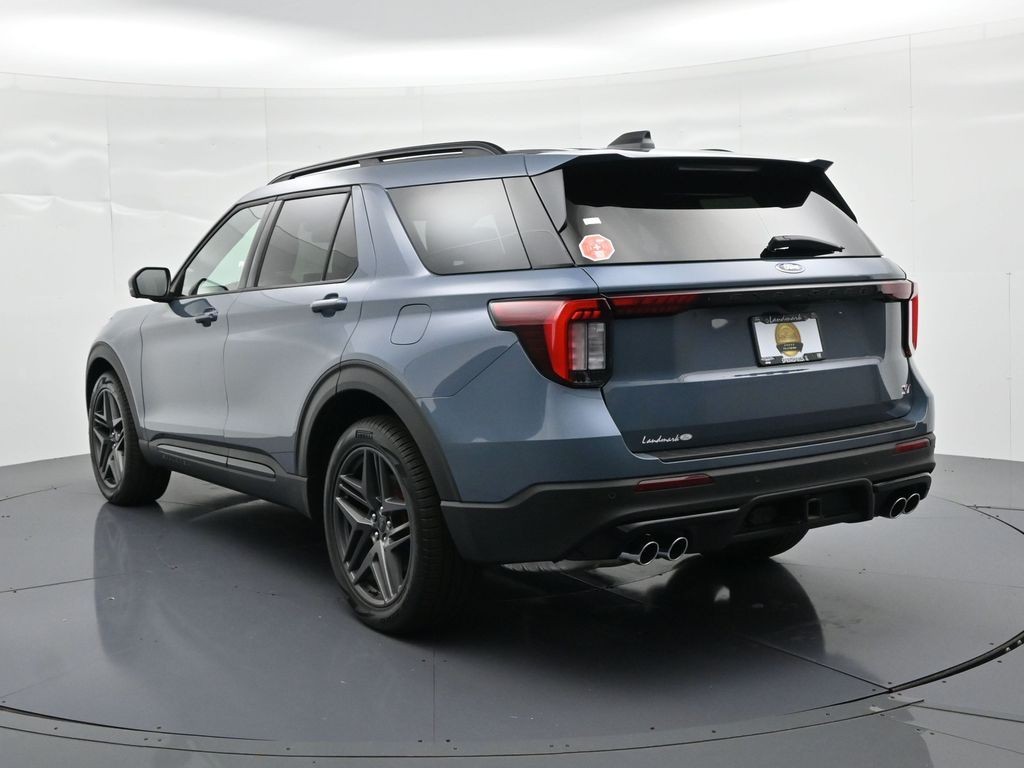 Ford Explorer Vehicle Full-screen Gallery Image 8