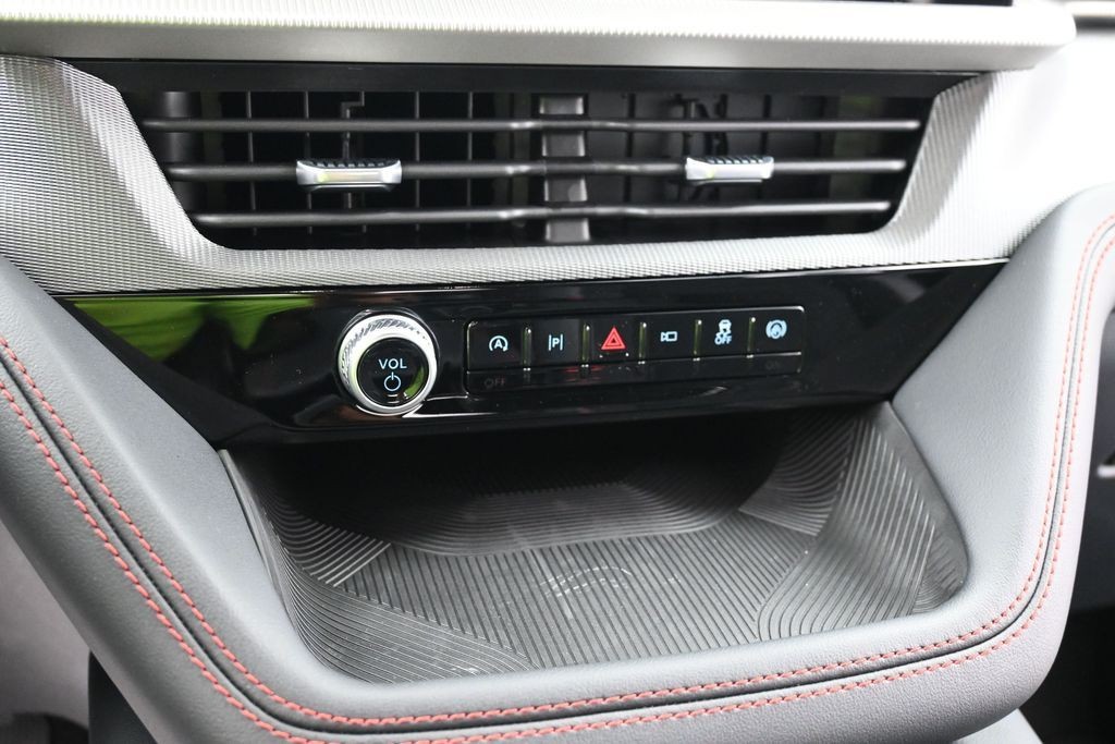 Ford Explorer Vehicle Full-screen Gallery Image 13