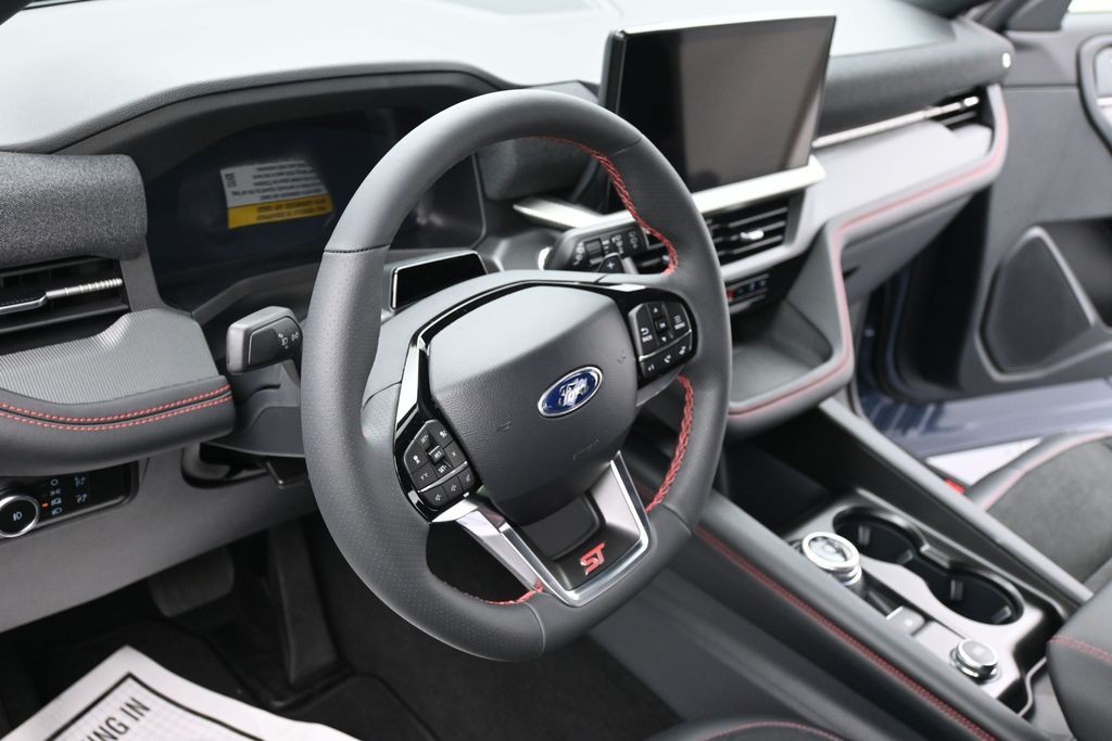 Ford Explorer Vehicle Full-screen Gallery Image 17