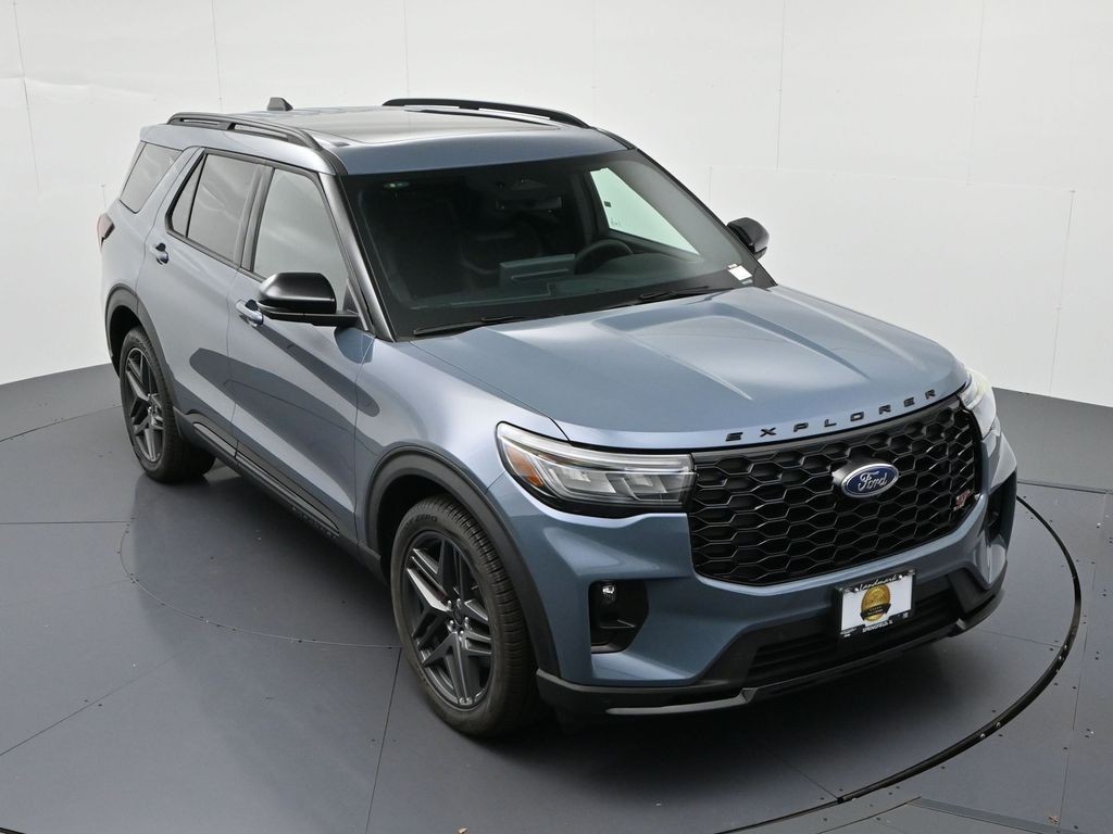Ford Explorer Vehicle Full-screen Gallery Image 18