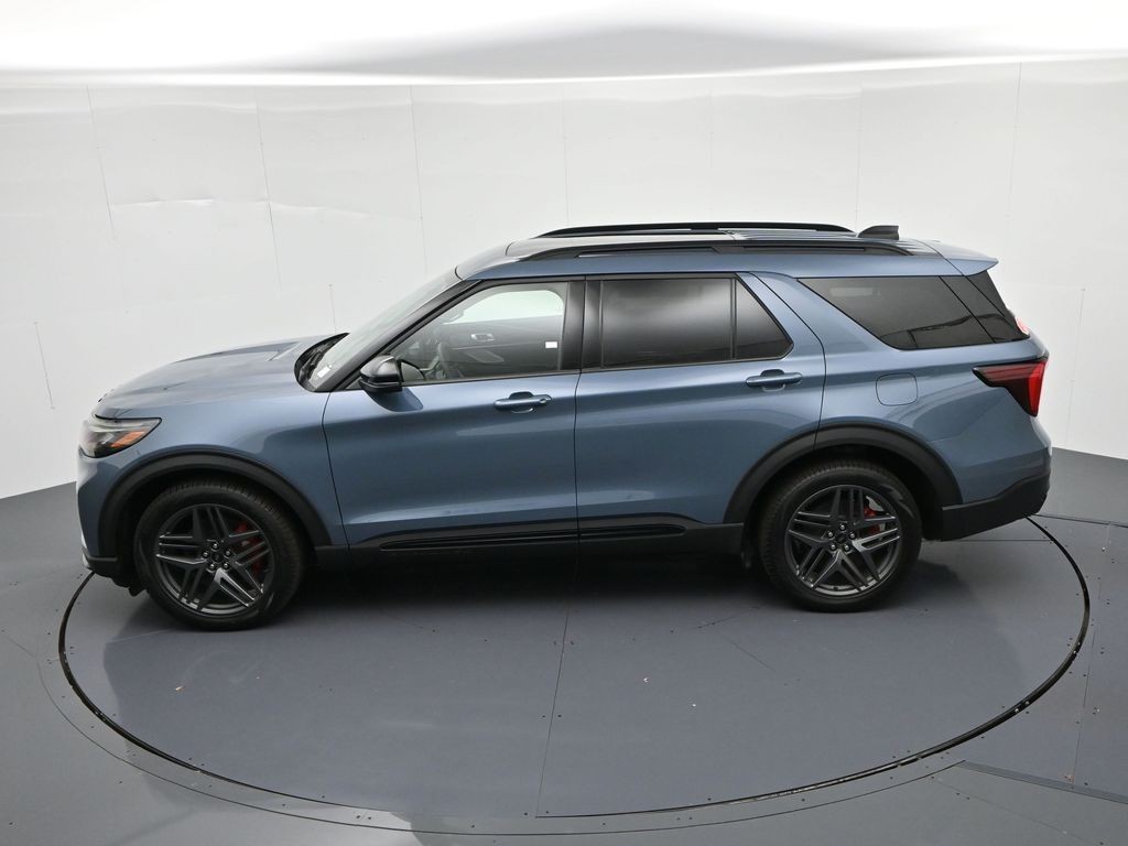 Ford Explorer Vehicle Full-screen Gallery Image 21