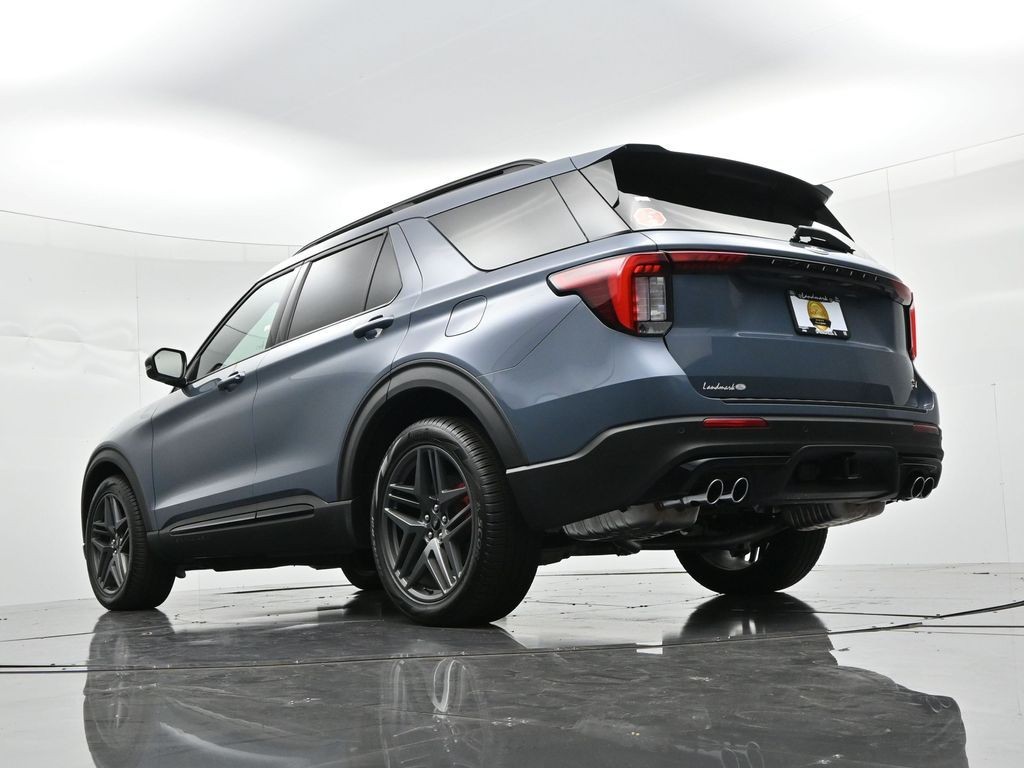 Ford Explorer Vehicle Full-screen Gallery Image 22