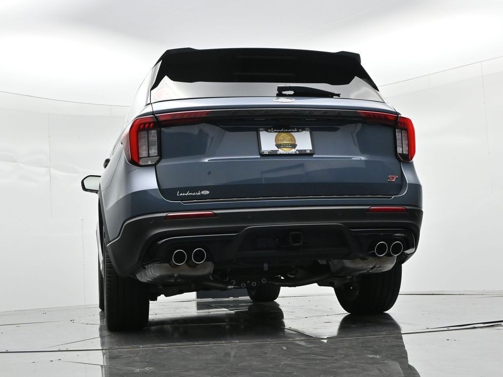 Ford Explorer Vehicle Full-screen Gallery Image 23
