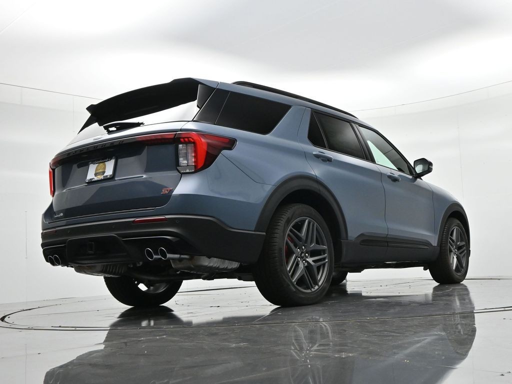 Ford Explorer Vehicle Full-screen Gallery Image 24