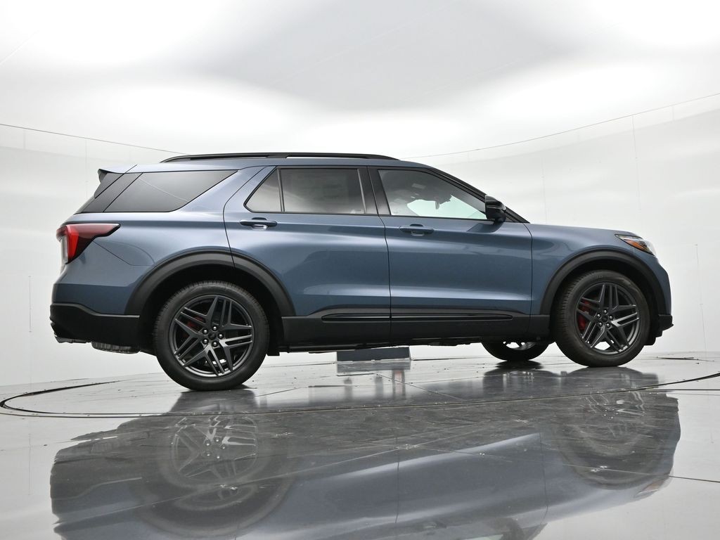 Ford Explorer Vehicle Full-screen Gallery Image 25