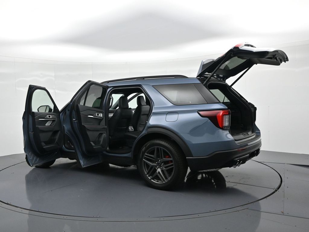 Ford Explorer Vehicle Full-screen Gallery Image 27
