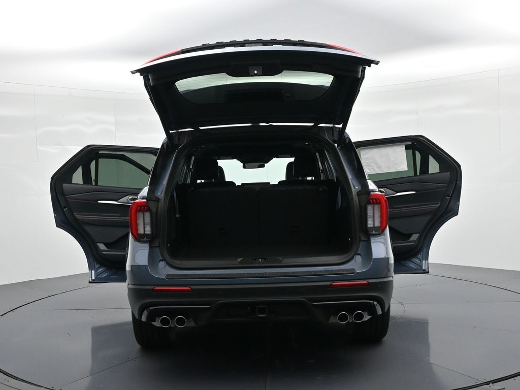 Ford Explorer Vehicle Full-screen Gallery Image 29