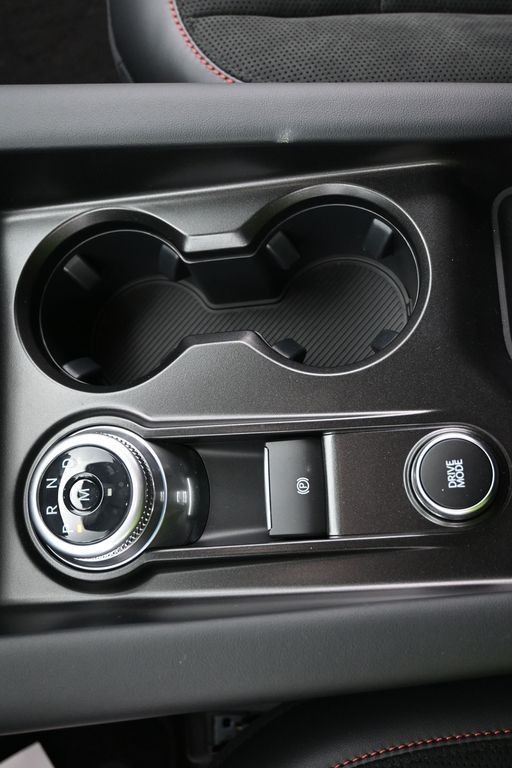 Ford Explorer Vehicle Full-screen Gallery Image 14