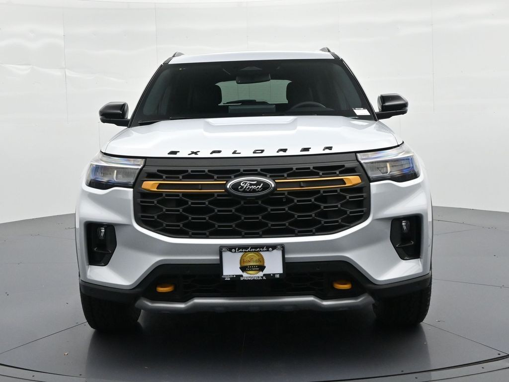 Ford Explorer Vehicle Full-screen Gallery Image 3