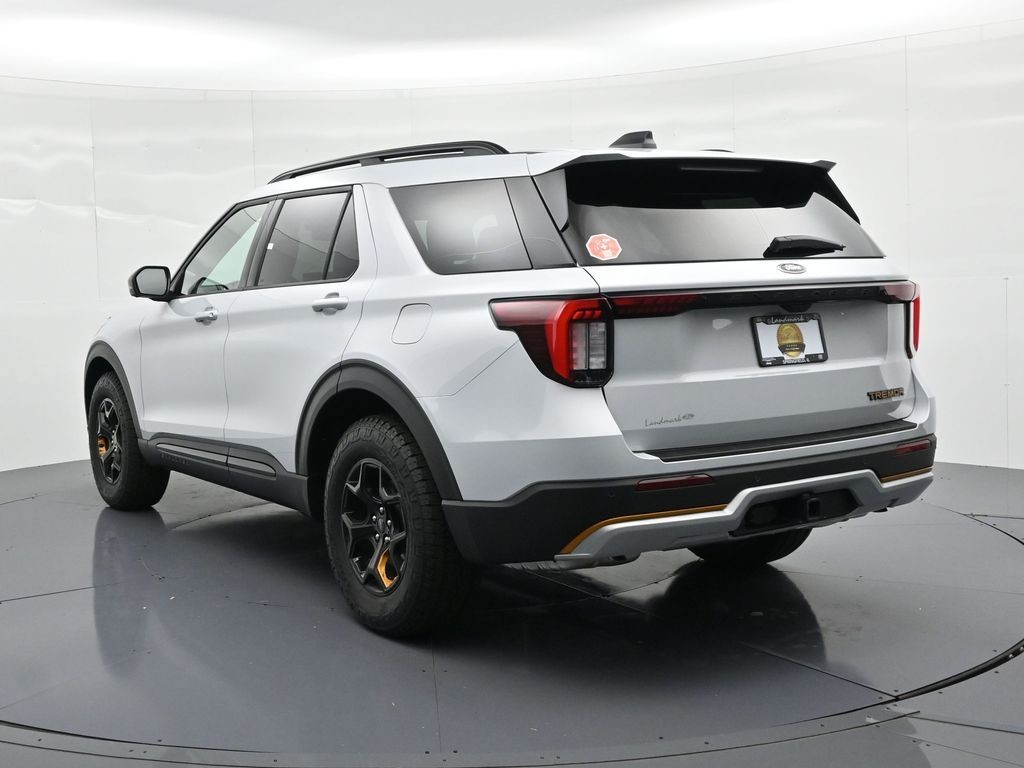 Ford Explorer Vehicle Full-screen Gallery Image 8
