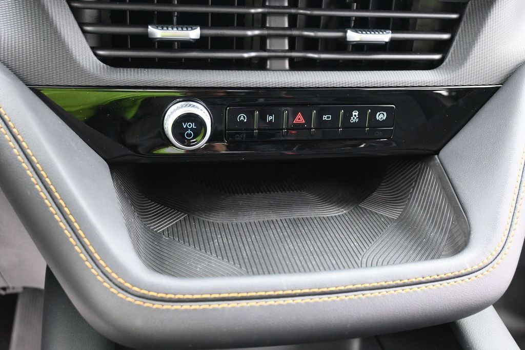 Ford Explorer Vehicle Full-screen Gallery Image 14