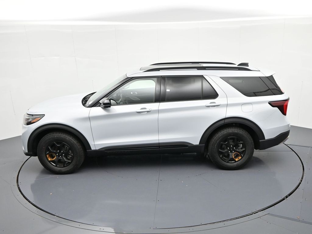 Ford Explorer Vehicle Full-screen Gallery Image 21