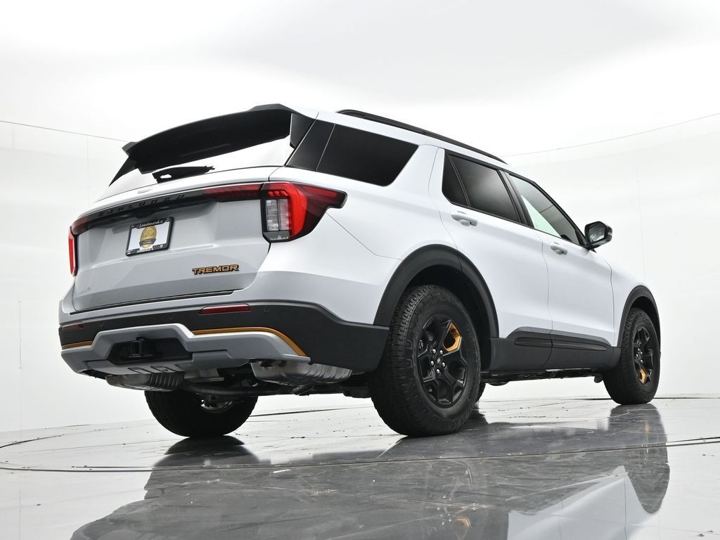 Ford Explorer Vehicle Full-screen Gallery Image 24