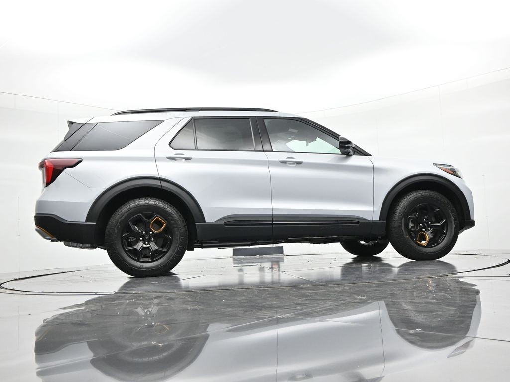 Ford Explorer Vehicle Full-screen Gallery Image 25