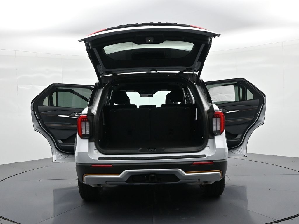 Ford Explorer Vehicle Full-screen Gallery Image 29