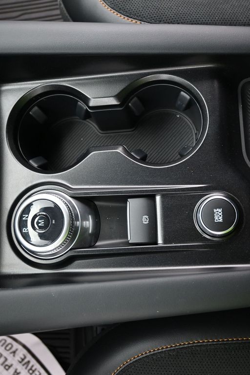 Ford Explorer Vehicle Full-screen Gallery Image 15