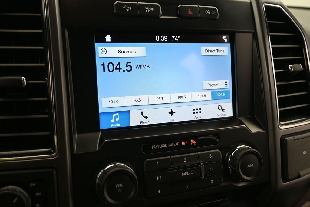 Ford F-150 Vehicle Full-screen Gallery Image 10