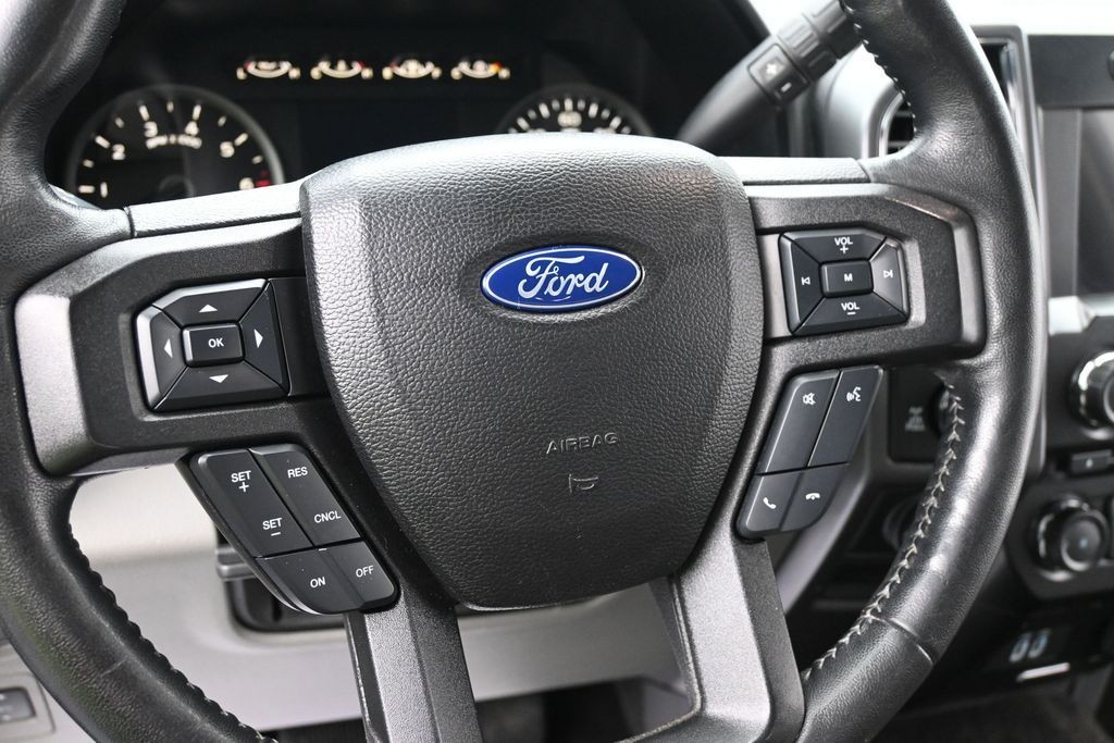 Ford F-150 Vehicle Full-screen Gallery Image 13