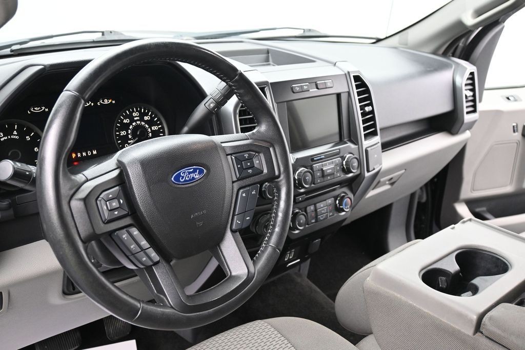 Ford F-150 Vehicle Full-screen Gallery Image 14